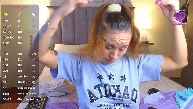 juliana-mancini online show from December 3, 5:23 pm