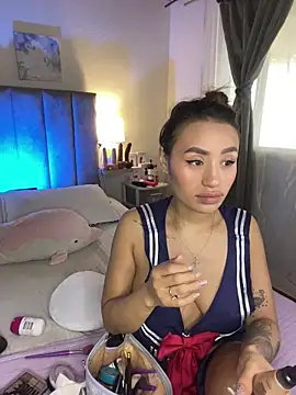 juliana-mancini online show from March 13, 2:11 pm