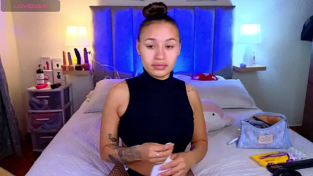 juliana-mancini online show from April 17, 4:10 pm