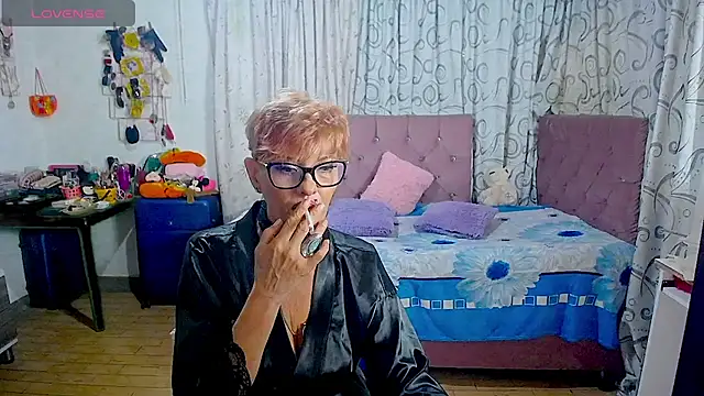 Snapshot of isabella-lips007 chatting on May 20, 2:19 am isabella-lips007 online show from May 20, 2:19 am