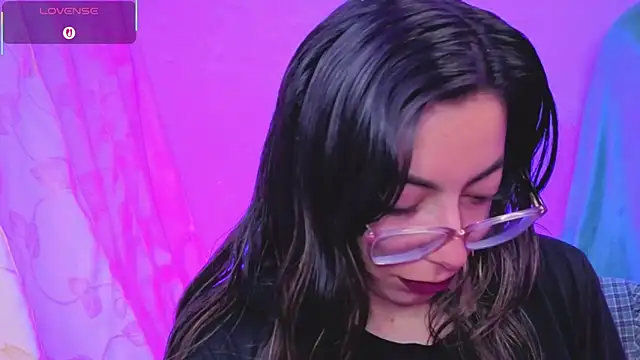 Snapshot of Miranda_sexlove_ chatting on February 3, 6:22 am Miranda sexlove online show from February 3, 6:22 am