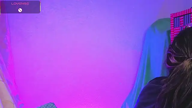 Snapshot of Miranda_sexlove_ chatting on February 12, 6:02 am Miranda sexlove online show from February 12, 6:02 am