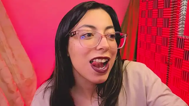 Snapshot of Miranda_sexlove_ chatting on December 19, 7:33 am Miranda sexlove online show from December 19, 7:33 am