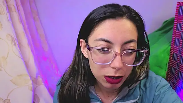 Snapshot of Miranda_sexlove_ chatting on January 15, 6:06 am Miranda sexlove online show from January 15, 6:06 am