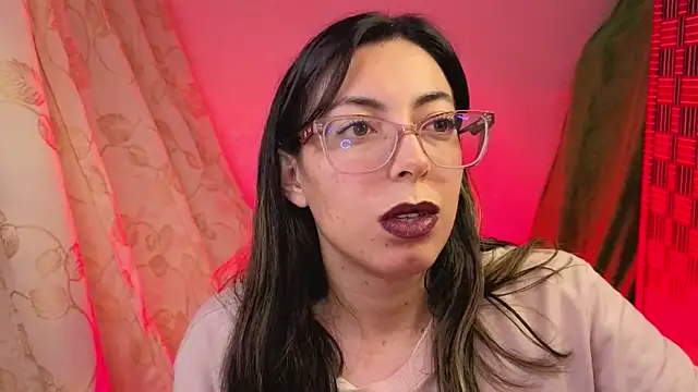 Snapshot of Miranda_sexlove_ chatting on December 15, 7:36 am Miranda sexlove online show from December 15, 7:36 am