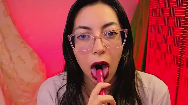 Snapshot of Miranda_sexlove_ chatting on December 20, 7:33 am Miranda sexlove online show from December 20, 7:33 am