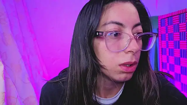 Snapshot of Miranda_sexlove_ chatting on February 4, 6:52 am Miranda sexlove online show from February 4, 6:52 am