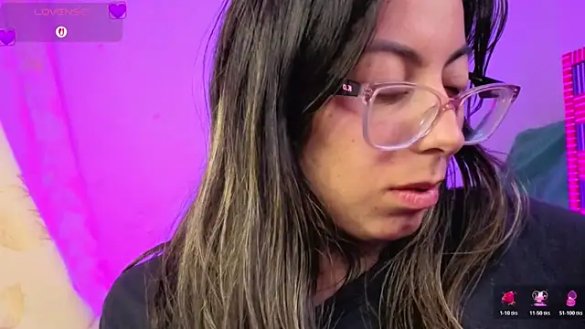 Snapshot of Miranda_sexlove_ chatting on February 17, 7:00 pm Miranda sexlove online show from February 17, 7:00 pm