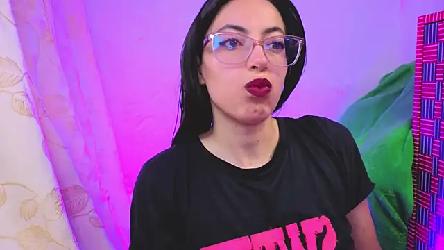 Snapshot of Miranda_sexlove_ chatting on January 17, 6:06 am Miranda sexlove online show from January 17, 6:06 am