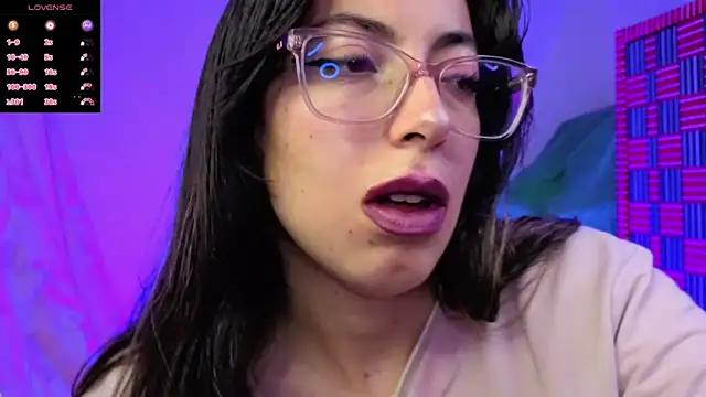 Snapshot of Miranda_sexlove_ chatting on February 24, 7:04 pm Miranda sexlove online show from February 24, 7:04 pm