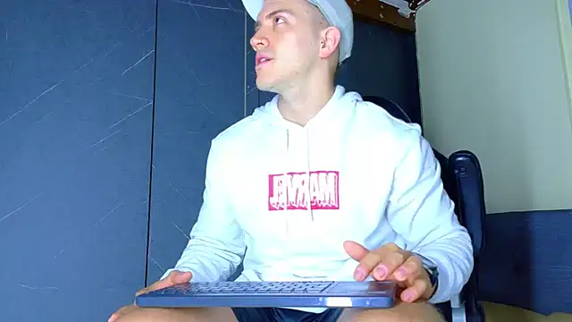 ALANNFERRER online show from March 28, 10:16 am