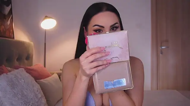 LauLaveau online show from February 8, 4:26 pm