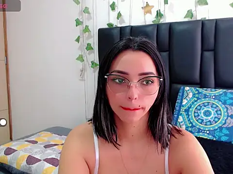 sara arias00 online show from September 25, 4:57 pm