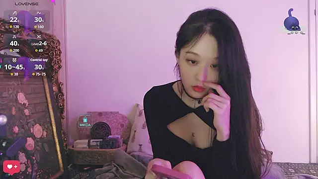 Snapshot of Etherealcat33 chatting on October 27, 2:07 pm Etherealcat33 online show from October 27, 2:07 pm