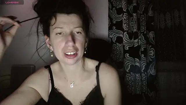 RosieHayes online show from November 26, 9:15 pm