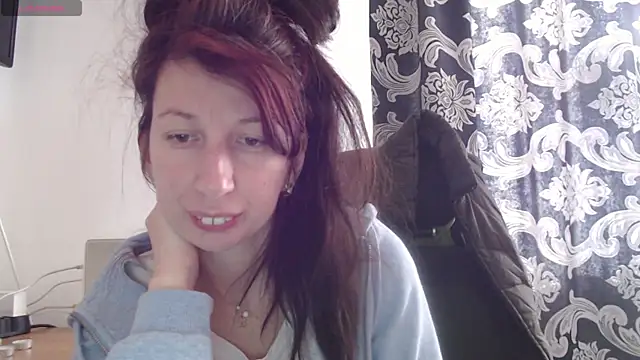 RosieHayes online show from November 15, 9:02 am