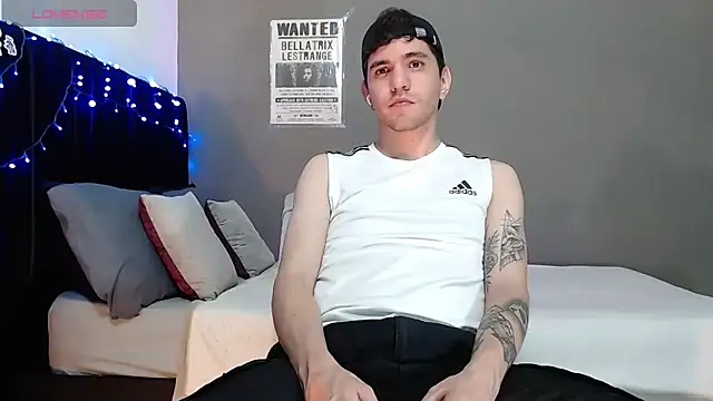 Snapshot of Matteo12_ chatting on December 18, 5:23 am Matteo12 online show from December 18, 5:23 am