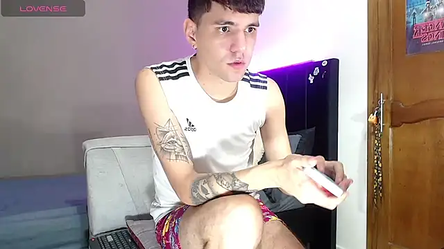 Matteo12  online show from April 15, 3:23 am