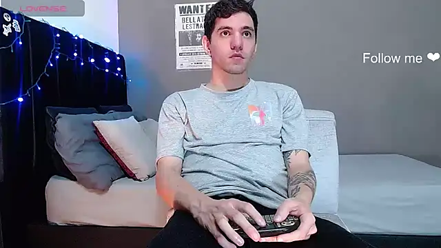 Snapshot of Matteo12_ chatting on December 21, 4:47 am Matteo12 online show from December 21, 4:47 am