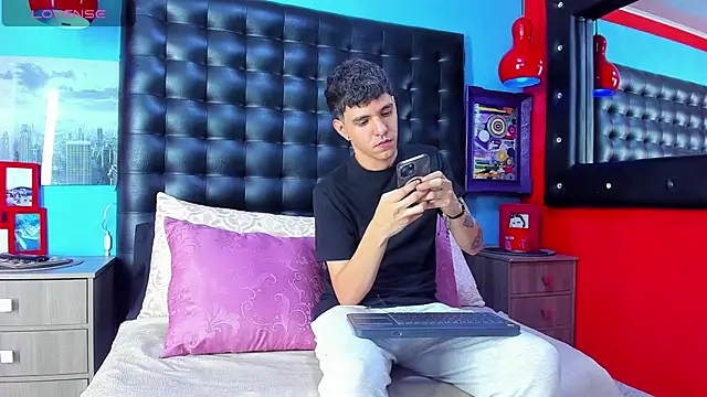 Matteo12  online show from October 5, 4:03 am