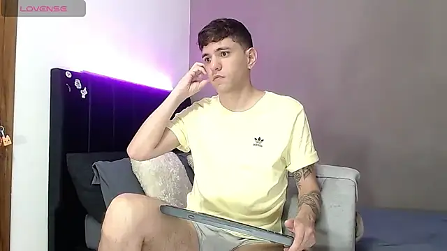 Matteo12  online show from April 12, 3:43 am