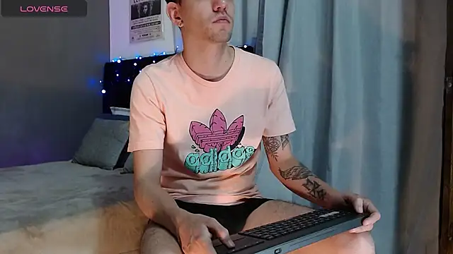 Matteo12  online show from November 17, 2:37 am