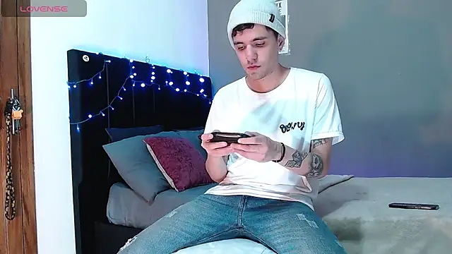 Matteo12  online show from December 2, 8:10 pm