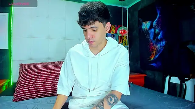 Matteo12  online show from September 25, 4:18 am