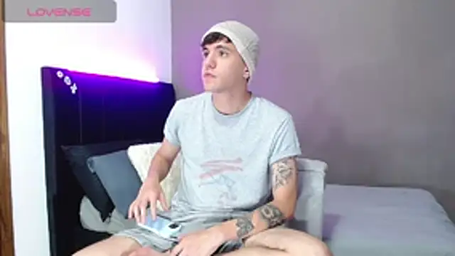 Matteo12  online show from March 11, 10:48 pm