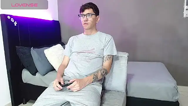 Matteo12  online show from March 13, 5:12 am