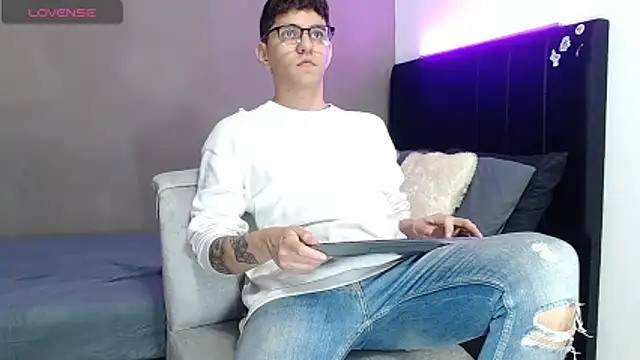 Matteo12  online show from April 18, 1:30 am