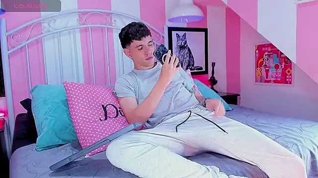 Matteo12  online show from October 1, 1:22 am