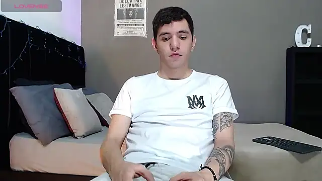 Matteo12  online show from December 15, 4:51 am