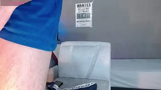 Snapshot of Matteo12_ chatting on December 22, 5:51 am Matteo12 online show from December 22, 5:51 am