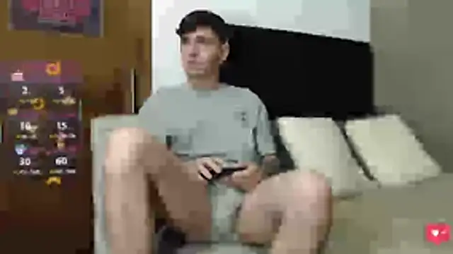 Snapshot of Matteo12_ chatting on June 17, 4:12 am Matteo12 online show from June 17, 4:12 am