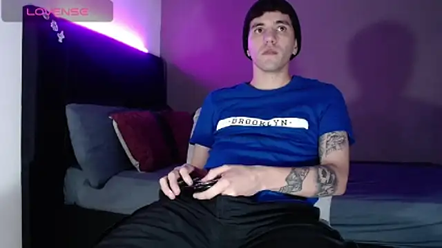 Snapshot of Matteo12_ chatting on February 18, 2:09 am Matteo12 online show from February 18, 2:09 am