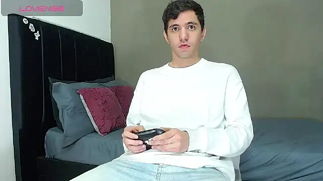 Snapshot of Matteo12_ chatting on February 19, 1:35 am Matteo12 online show from February 19, 1:35 am