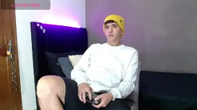 Matteo12  online show from March 7, 2:40 am