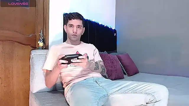 Snapshot of Matteo12_ chatting on January 8, 4:29 am Matteo12 online show from January 8, 4:29 am