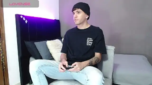 Matteo12  online show from March 11, 3:55 am