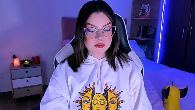 OphelianaRose33 online show from November 18, 10:13 pm