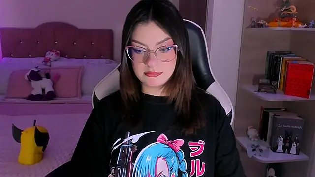 OphelianaRose33 online show from January 12, 8:15 pm