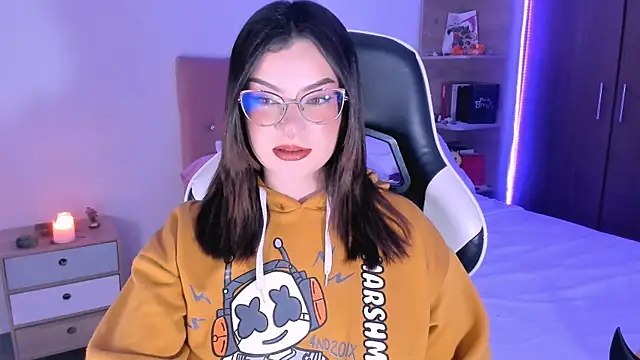 Snapshot of OphelianaRose33 chatting on October 10, 9:15 pm OphelianaRose33 online show from October 10, 9:15 pm