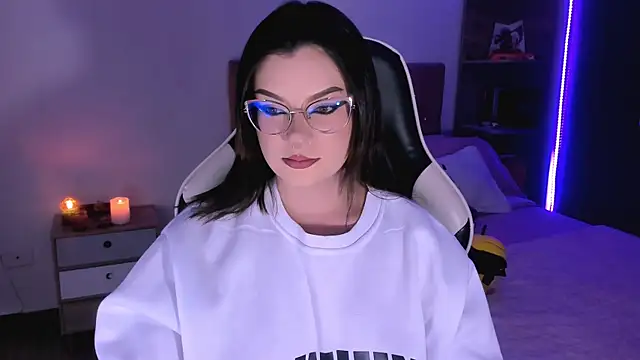 Snapshot of OphelianaRose33 chatting on September 9, 10:52 pm OphelianaRose33 online show from September 9, 10:52 pm