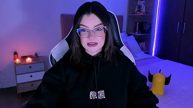 OphelianaRose33 online show from November 7, 10:35 pm