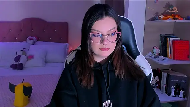 OphelianaRose33 online show from February 16, 7:45 pm