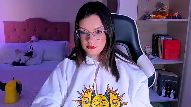 OphelianaRose33 online show from February 22, 7:37 pm