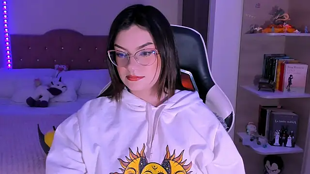 OphelianaRose33 online show from December 18, 9:51 pm