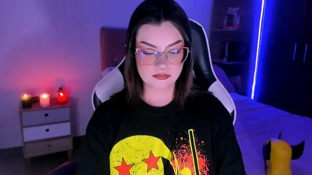 OphelianaRose33 online show from December 2, 12:33 am