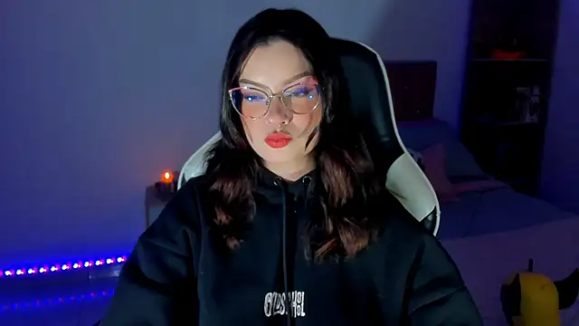 OphelianaRose33 online show from April 17, 8:00 pm